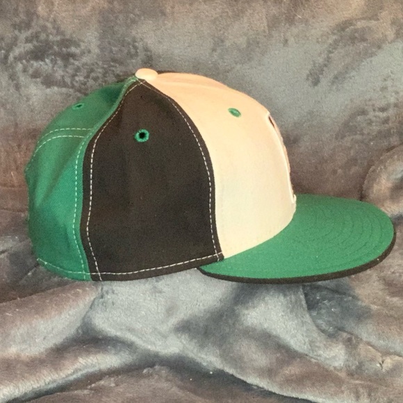 New Era BOSTON CELTICS hat - Picture 3 of 4